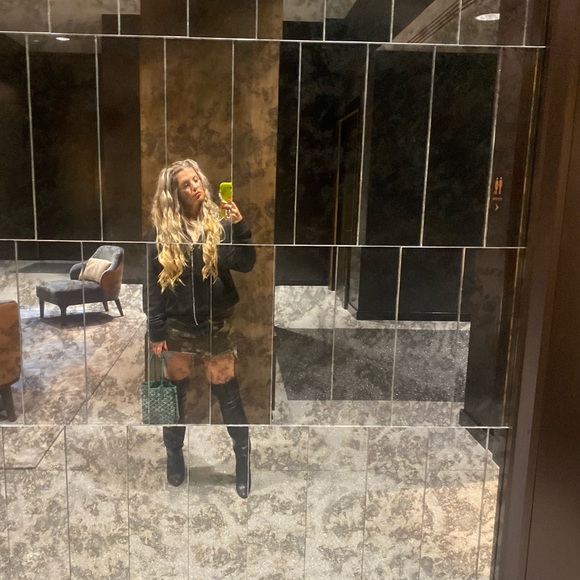 Meet the posher, Brenna & Pepper! - Picture 10 of 17